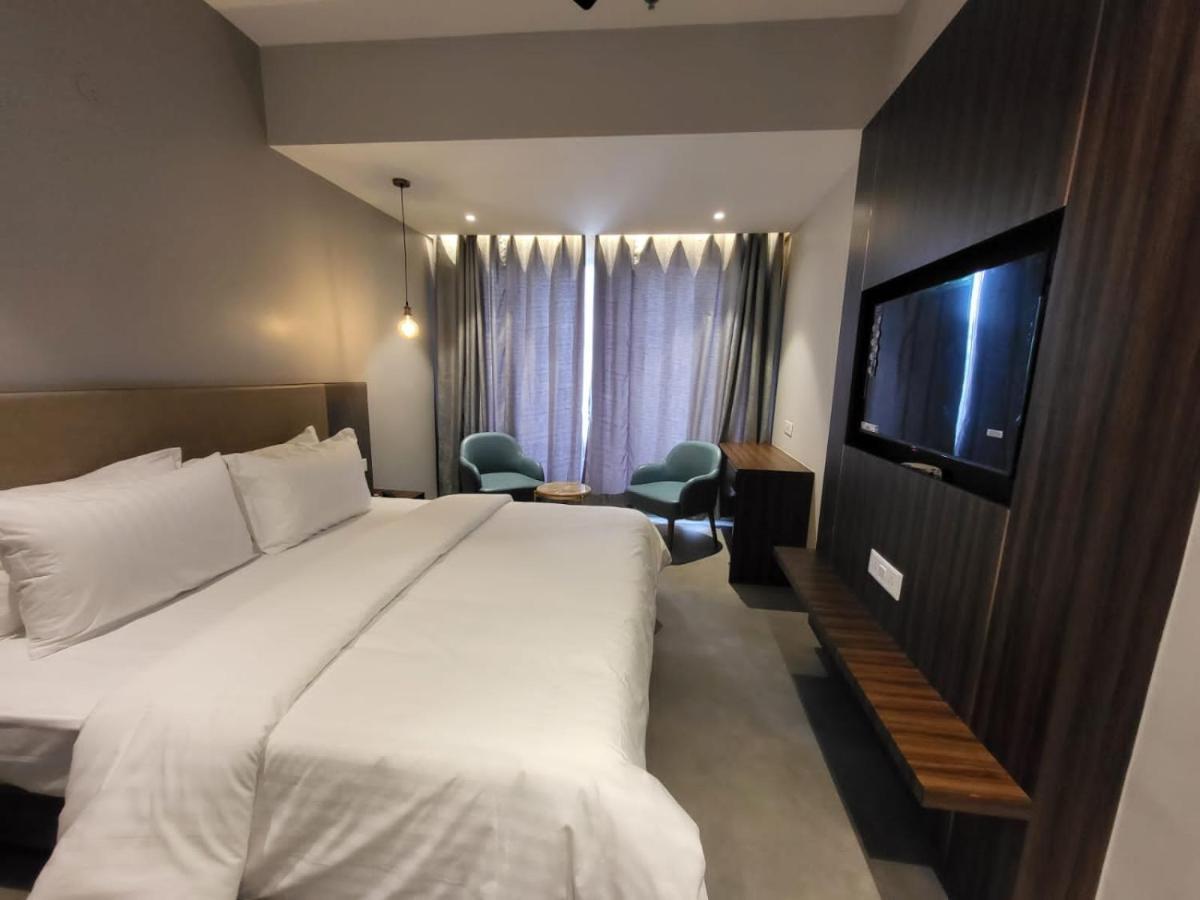 Belvedere Suites Greater Noida Kültér fotó