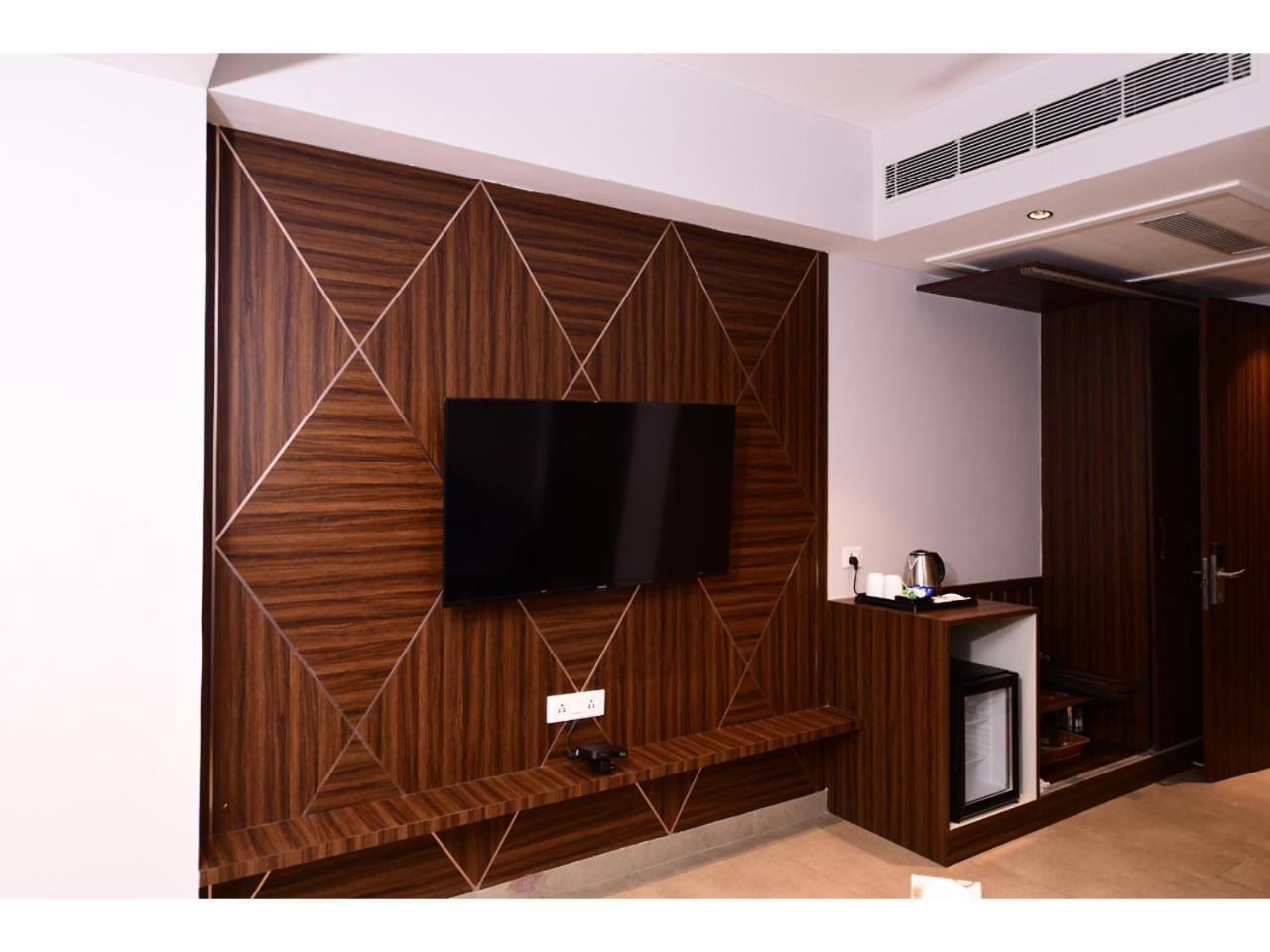 Belvedere Suites Greater Noida Kültér fotó