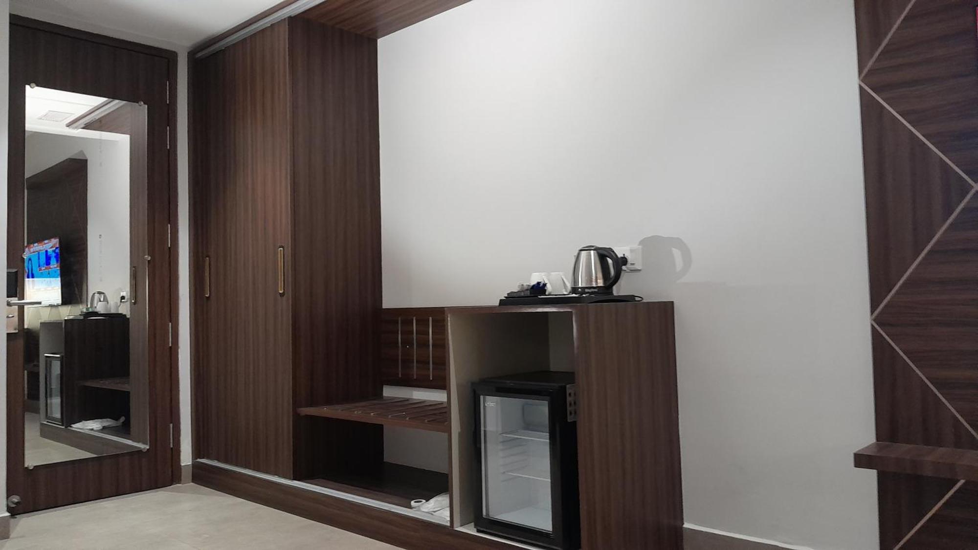 Belvedere Suites Greater Noida Kültér fotó
