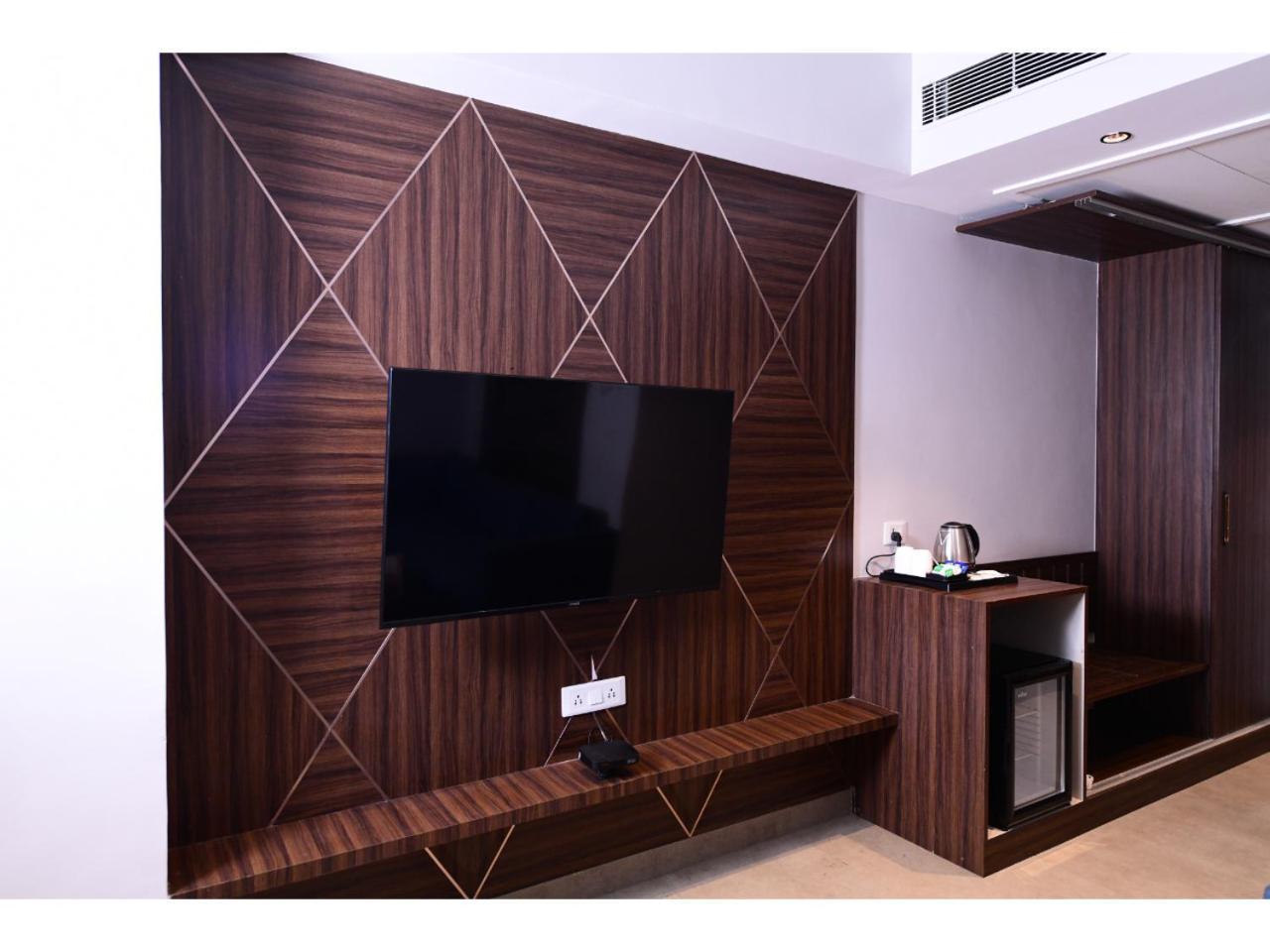 Belvedere Suites Greater Noida Kültér fotó